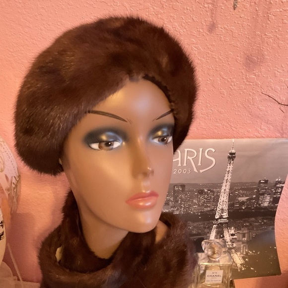 VINTAGE  50’s Mink Elegance. Hat. Chocolate brown.  So luxurious. - Picture 3 of 8